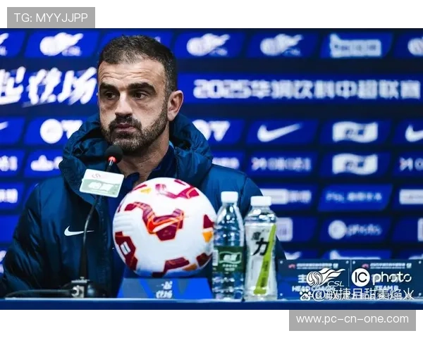 从足球明星脚型特点看球员技术与场上位置关系分析 从足球明星脚型特点看球员技术与场上位置关系分析