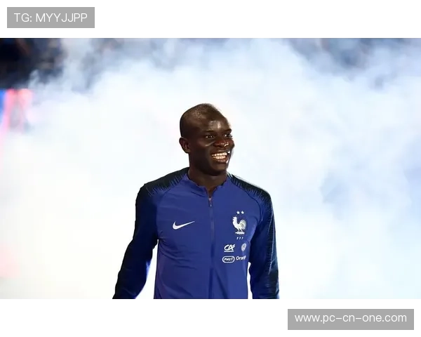 十年前足球场上的传奇球星回顾及其辉煌瞬间的深度分析