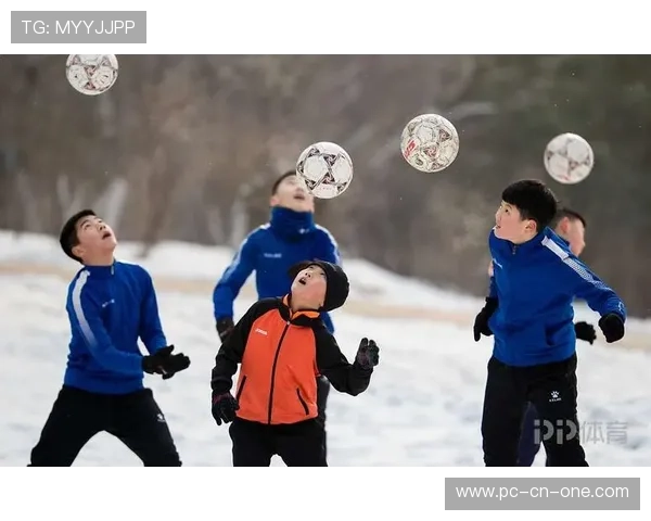 足球小女孩走红引关注成为球迷偶像背后的故事揭秘
